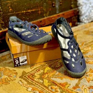 Women’s size 9 enclosed sandals